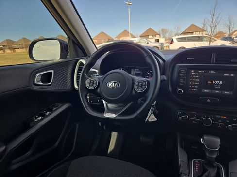 Used 2021 Kia Soul GT-Line image 2