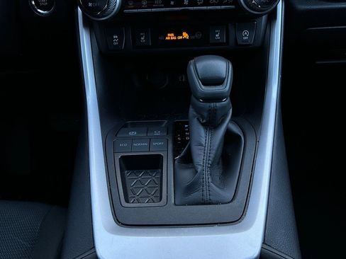 Used 2025 Toyota RAV4 XLE image 23