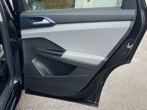 Used 2024 Volkswagen Taos SE image 15