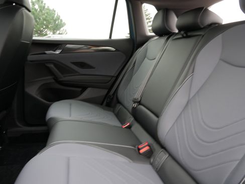 New 2025 Volkswagen Tiguan SE R-Line image 5