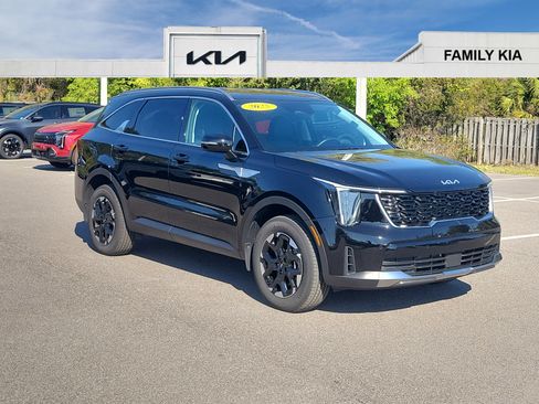 Certified 2025 Kia Sorento S image 1