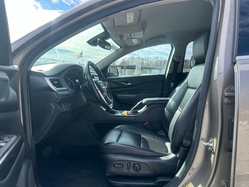 Used 2023 GMC Acadia SLT image 15