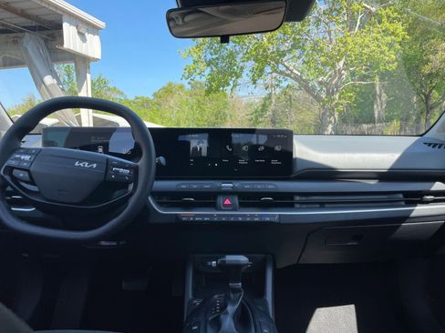 Used 2025 Kia K4 LXS image 17