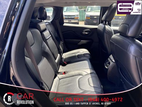 Used 2019 Jeep Cherokee Limited AWD/4WD image 8