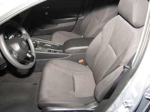 Certified 2025 Honda Accord SE image 9