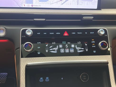 Certified 2025 Genesis GV80 3.5T Prestige AWD/4WD image 32