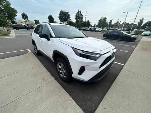 Used 2024 Toyota RAV4 LE AWD/4WD image 3
