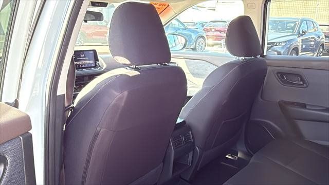 Used 2023 Nissan Rogue S FWD image 12