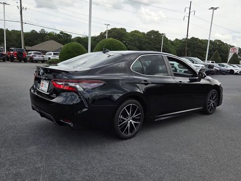 Used 2024 Toyota Camry SE FWD image 11