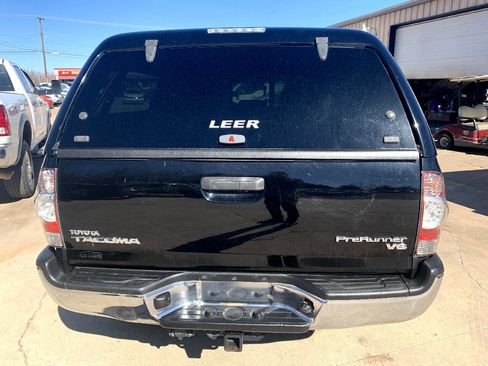 Used 2015 Toyota Tacoma PreRunner w/ TRD Sport Package image 5