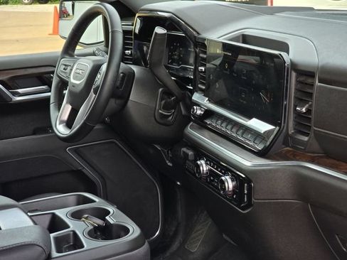 Used 2025 GMC Sierra 1500 SLT AWD/4WD image 14