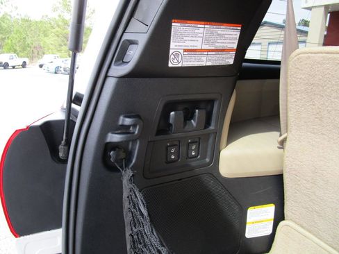 Used 2018 Toyota Sequoia Platinum image 27