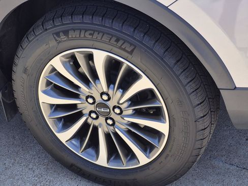 Used 2022 Lincoln Nautilus Reserve FWD image 7