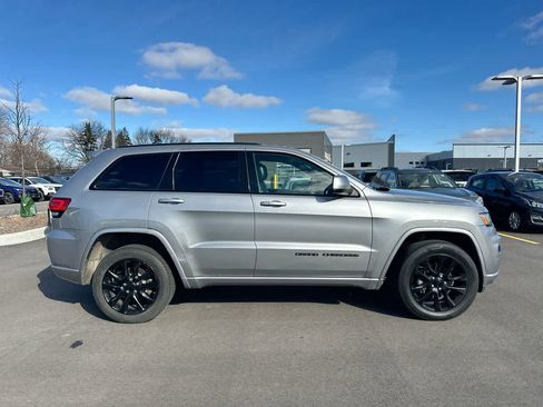 Used 2018 Jeep Grand Cherokee Altitude image 14