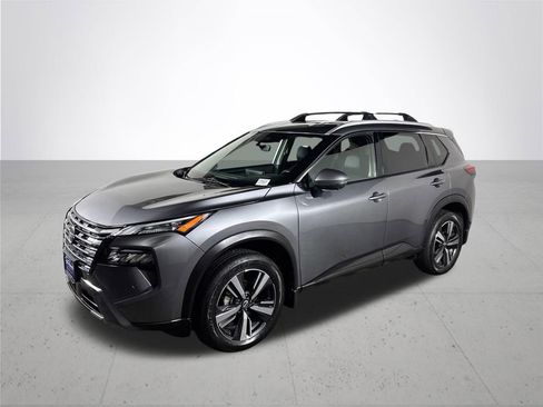 Used 2024 Nissan Rogue SL image 2