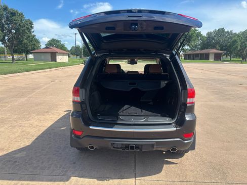Used 2011 Jeep Grand Cherokee Overland Summit image 36