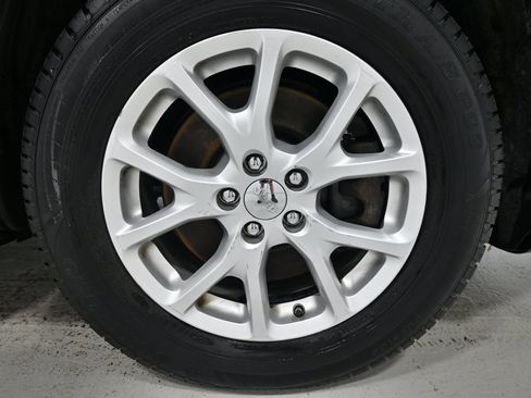 Used 2015 Jeep Cherokee Latitude w/ Cold Weather Group AWD/4WD image 33