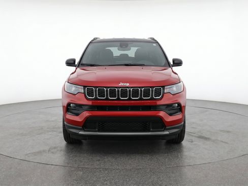 Used 2025 Jeep Compass Limited AWD/4WD image 2