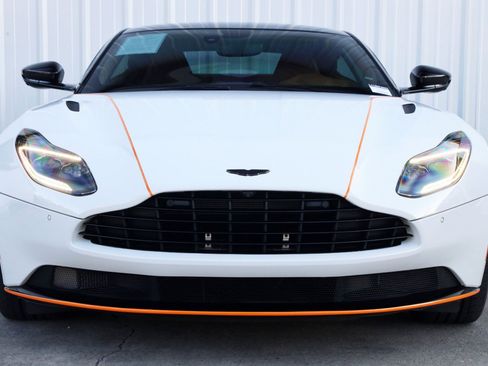 Used 2022 Aston Martin DB11 Coupe image 7
