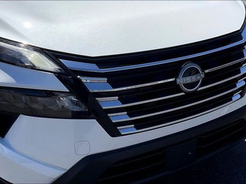 Used 2025 Nissan Rogue SV image 31