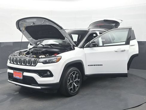 Used 2025 Jeep Compass Limited AWD/4WD image 37