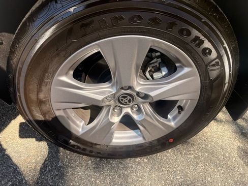 Used 2025 Toyota RAV4 XLE image 25