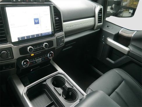 Used 2022 Ford F350 Lariat w/ Chrome Package image 30