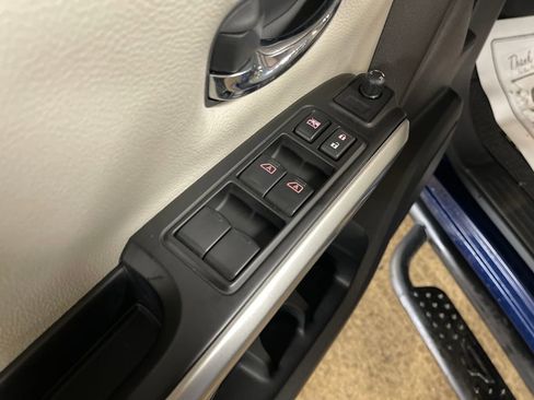 Certified 2024 Nissan Titan SV w/ SV Convenience Package image 15