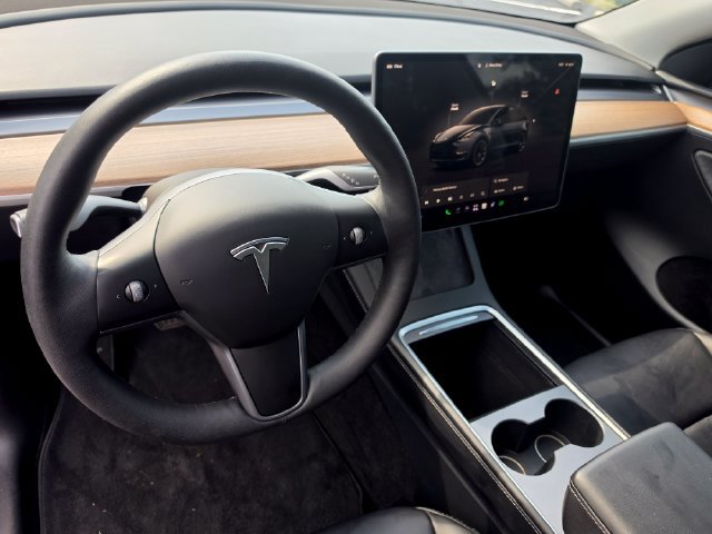 Used 2024 Tesla Model Y 2WD image 16