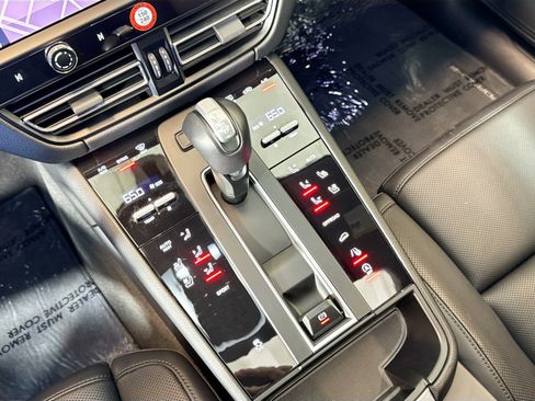 Used 2025 Porsche Macan image 17