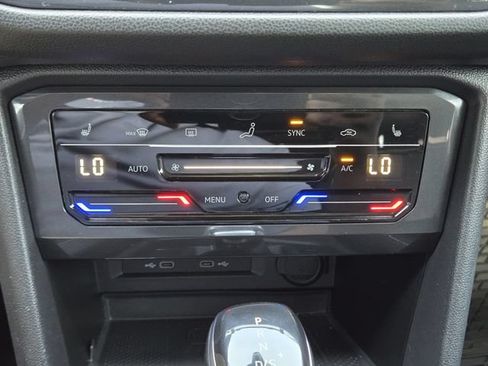 Used 2022 Volkswagen Tiguan SE R-Line FWD image 18