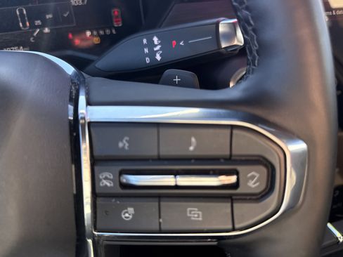 Used 2025 GMC Acadia Elevation image 22