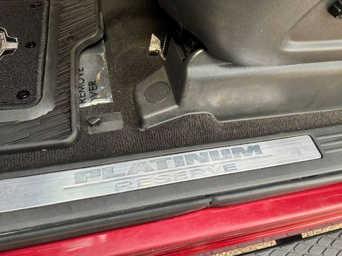 Used 2017 Nissan Titan Platinum Reserve image 25