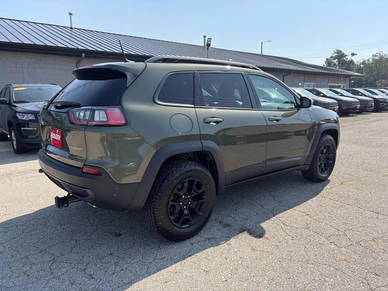 Used 2020 Jeep Cherokee Trailhawk w/ Comfort/Convenience Group AWD/4WD image 8