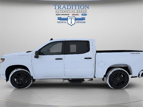 Used 2024 Chevrolet Silverado 1500 Custom image 2