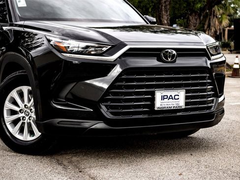 Used 2024 Toyota Grand Highlander XLE image 3