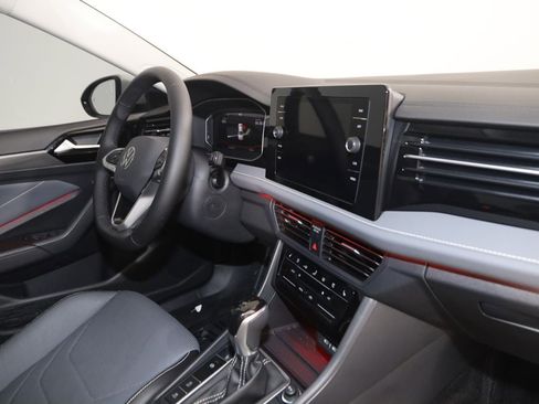 Used 2025 Volkswagen Jetta SEL FWD image 40