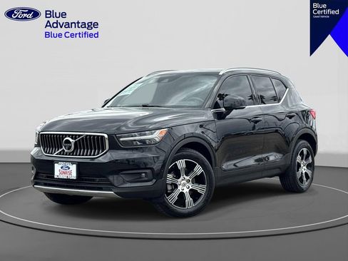 Used 2021 Volvo XC40 T4 Inscription FWD image 1