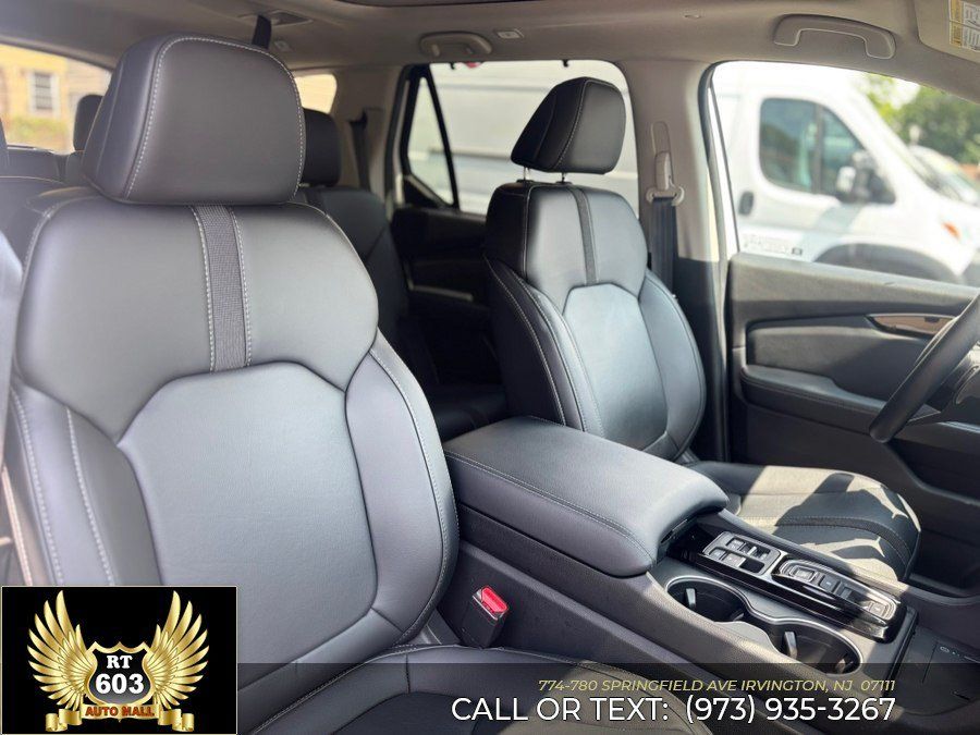 Used 2025 Honda Pilot Touring image 18