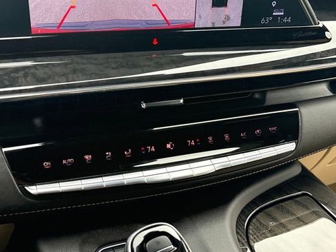 Certified 2024 Cadillac Escalade ESV Premium Luxury image 10