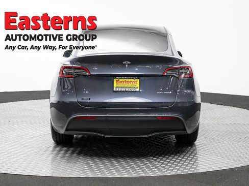 Used 2022 Tesla Model Y Long Range AWD/4WD image 5