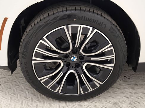 Used 2025 BMW X3 xDrive30i w/ Premium Package image 11