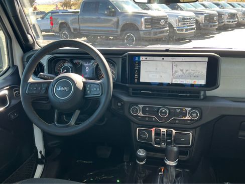 Used 2024 Jeep Gladiator Sport AWD/4WD image 23