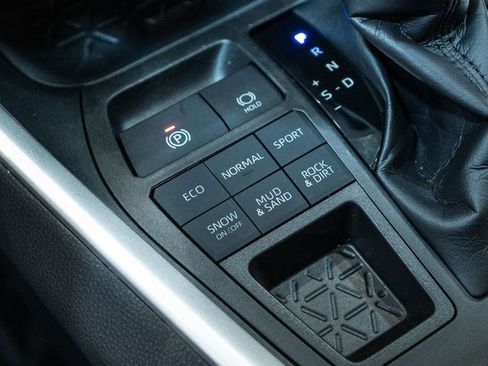 Used 2020 Toyota RAV4 XLE w/ Convenience Package image 25