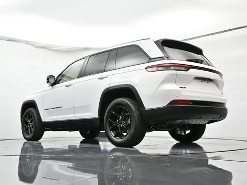 New 2025 Jeep Grand Cherokee Altitude image 42