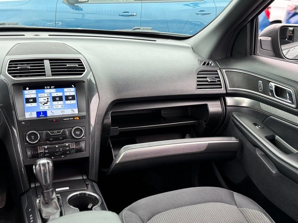 Used 2019 Ford Explorer XLT AWD/4WD image 27