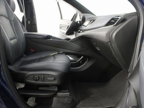 Used 2022 Buick Enclave Essence image 21