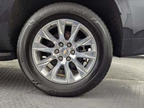 Used 2023 Chevrolet Suburban Premier image 32