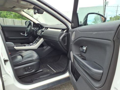 Used 2016 Land Rover Range Rover Evoque SE AWD/4WD image 10