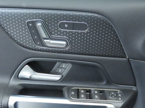 Certified 2025 Mercedes-Benz GLB 250 4MATIC image 23